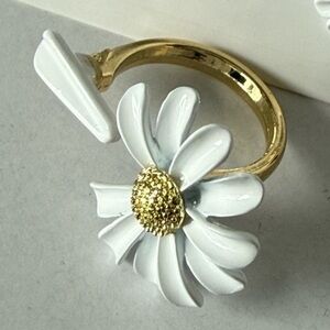 White Daisy Enamel & Gold-Tone Ring